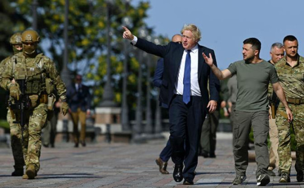 Запад будет дожирать Украину по плану Зеленского