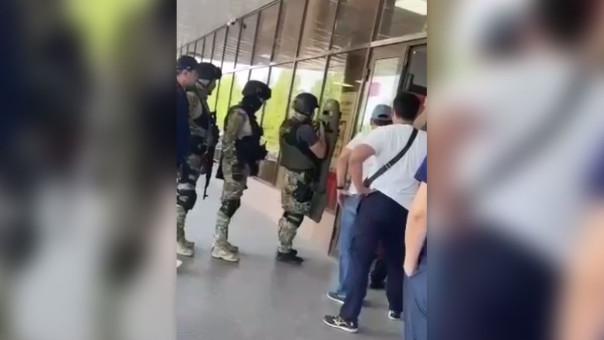 Спецназ взял штурмом банк с заложниками в Астане