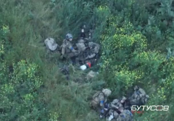 "Одна нога здесь, другая там"... или Как хохлы на минном поле воевали [18+]