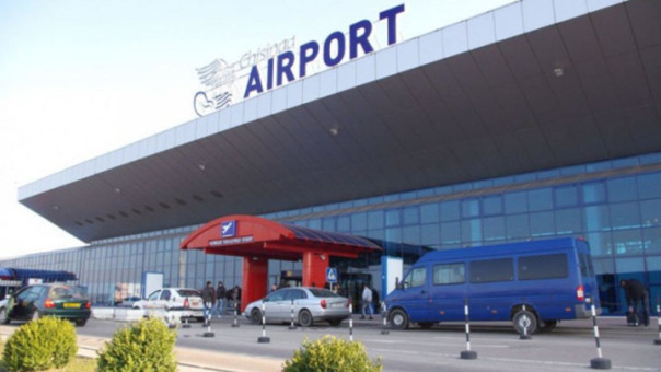 В аэропорту молдавской столицы забаррикадировался вооруженный мужчина