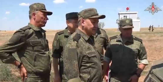 Шойгу проверил подготовку новых соединений на полигонах ЮВО