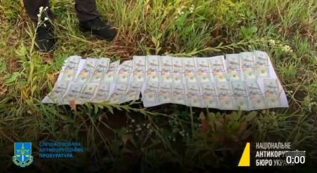 На Украине арестовали депутата от партии Зеленского за помощь в пересечении границы — нардепа схватили при получении взятки