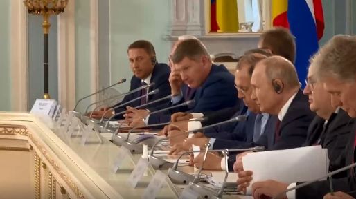 Делегация Мали провела перекличку на встрече с Путиным в Петербурге