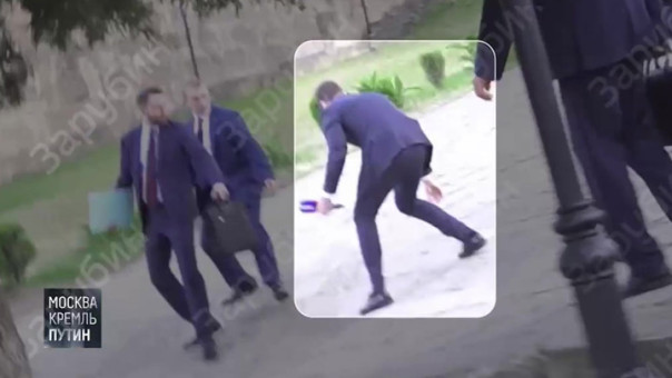 Путин пошутил над Зарубиным, который едва не упал рядом с ним
