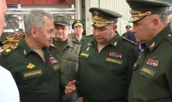 Министр обороны РФ Сергей Шойгу побывал с инспекцией на предприятиях ВПК в Татарстане.