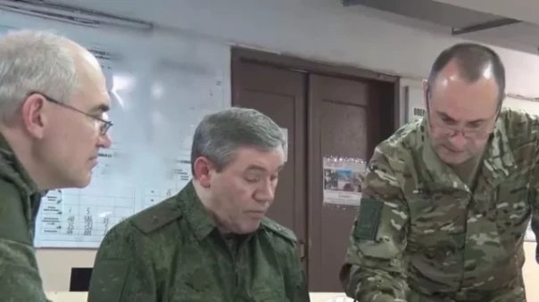 Герасимов проверил пункт управления войск на Запорожском направлении