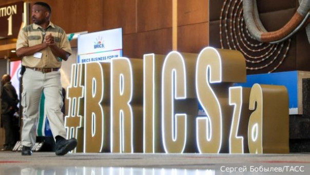 Силуанов: Страны БРИКС обсуждают общую расчетную единицу в противовес доллару