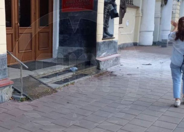 В Екатеринбурге коммунальщик поджёг военкомат, но позже сам сдался полиции