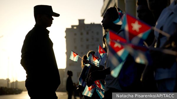 Кубинцы учатся воевать с США на Украине