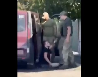 «Допоможить!» В Сети появились кадры жесткой мобилизации во Львовской области