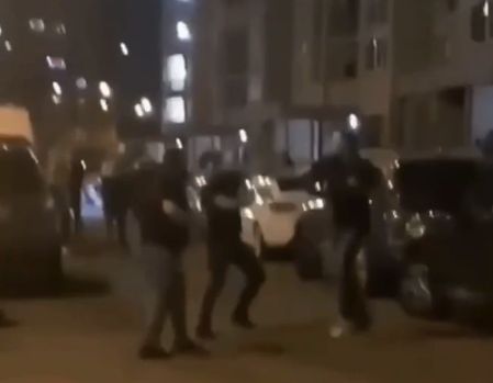 В Королеве мигранта попросили убрать автомобиль с проезжей части — в ответ на просьбу мужчину избили бейсбольной битой