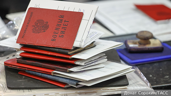 Перед петербургскими военкоматами выстроились длинные очереди