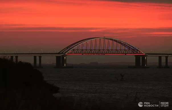 В Черном море уничтожили еще два направлявшихся к Крымскому мосту дрона