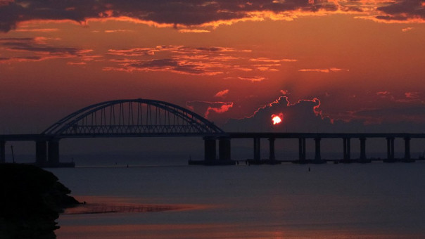 Российские корабли отразили атаку катеров ВСУ на Крымский мост