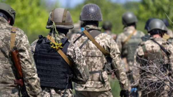 Украинские военнослужащие начали сдаваться ВС России на Сватовском направлении