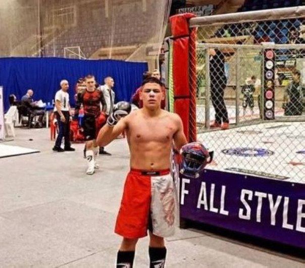 В Челябинске вынесен приговор по делу об убийстве ветерана СВО Максима Никитина мигрантом и бойцом ММА Рустамом Байжуменовым.