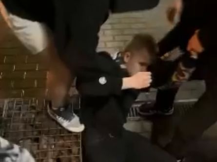 В Питере толпа малолетних азербайджанцев устраивает беспредел и избивает местных жителей без причины