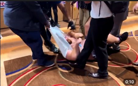 Хьюстон, у вас проблемы: Скандал во время выступления Хилари Клинтон