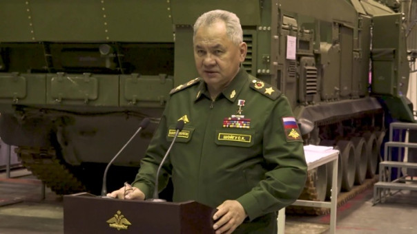 Министр обороны РФ вручил погоны высших офицеров и госнаграды военнослужащим ВС РФ