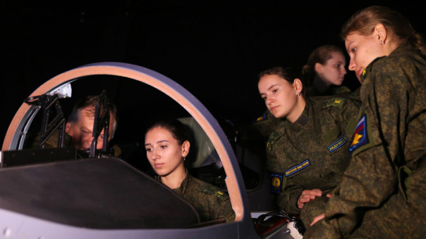 В России на военных самолётах теперь летают девушки