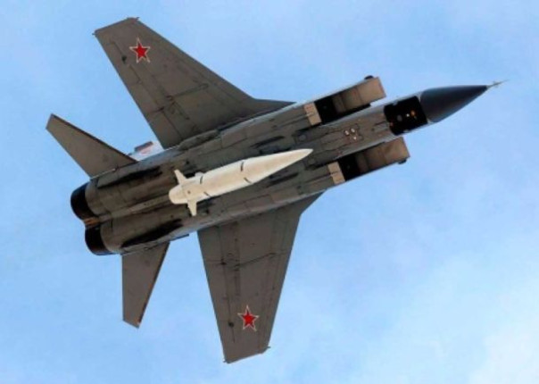 Путин объявил о начале регулярного патрулирования МиГ-31 с "Кинжалами" над Черным морем