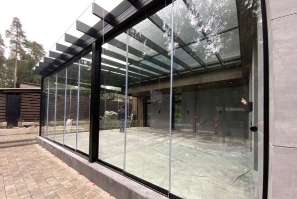 Эстетические, энергосберегающие и практические преимущества стеклянных крыш