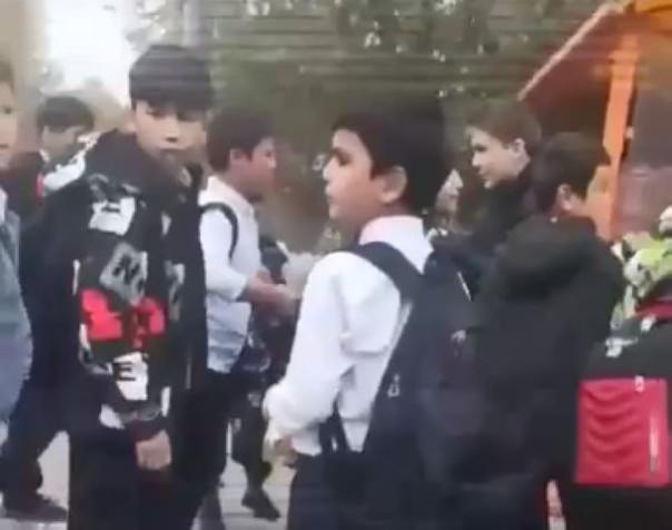 Мужчина вступился за русского мальчика, на которого толпой напали дети мигрантов