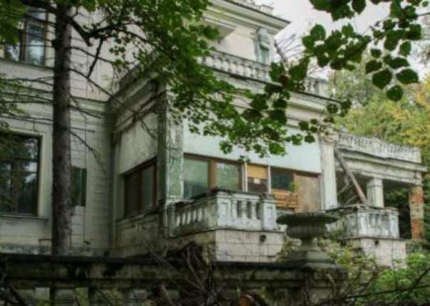 Дачу Сталина в Подмосковье продали на аукционе за начальную цену