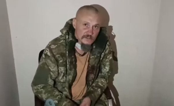 Украинский пленный с нацистской татуировкой призвал сослуживцев «складывать оружие и уходить домой»