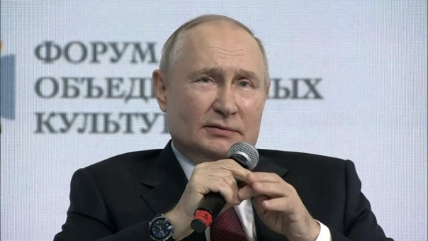 Владимир Путин выступает на Санкт-Петербургском международном культурном форуме
