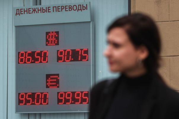 Начался обвал на валютном рынке: Каких отметок может достигнуть курс рубля