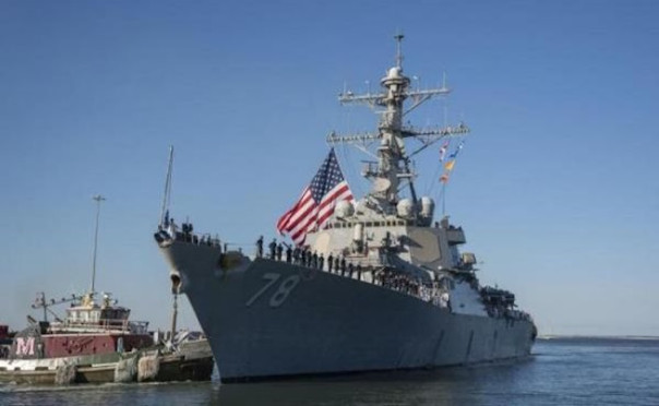Китайцы выгнали американский эсминец из своих территориальных вод