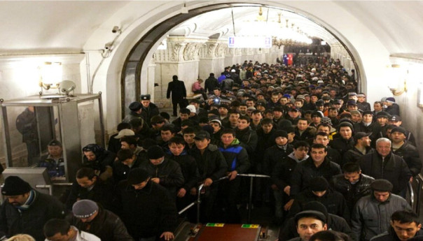 Команда мэра Москвы  разглядела мигрантов