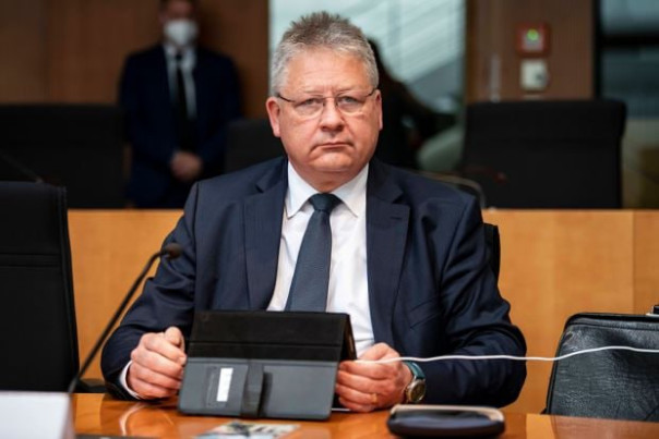 Высокопоставленный немецкий разведчик передал ФСБ секретные разведданные о тактике и потерях Украины, на суде он хранит молчание, — BILD