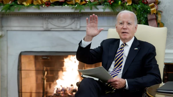 Американцы подняли на смех Байдена из-за фото с кошкой