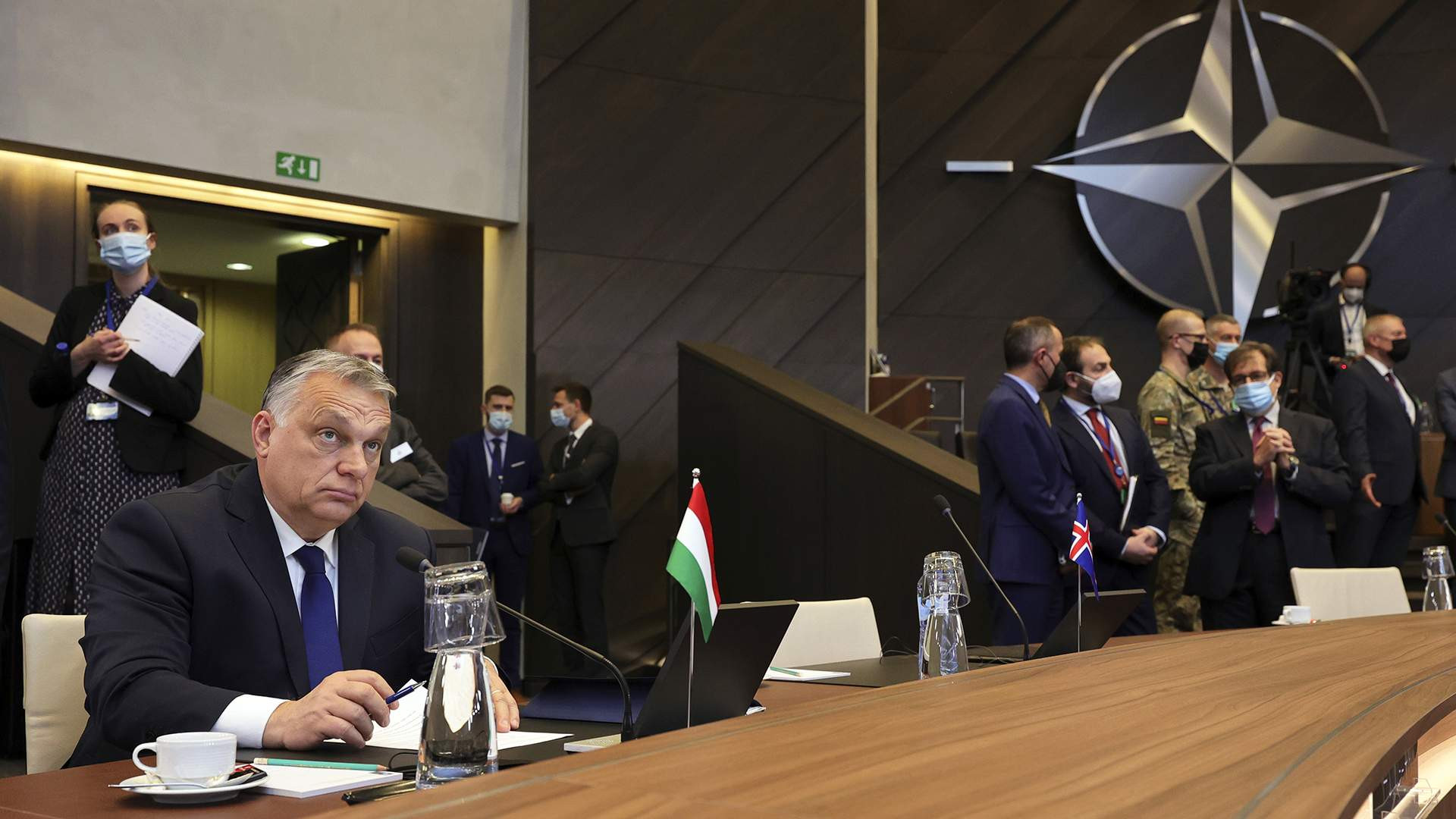 Скорость торможения автомобиля. Почему s путь. Тормозной путь пдд. Траектория путь перемещение. Путь и перемещение в прямолинейном движении.