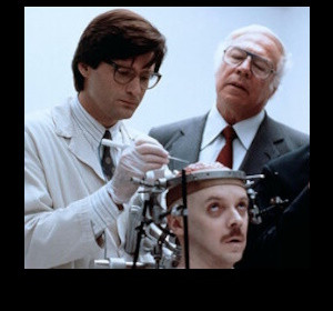 Маск вживил имплант в мозг человека