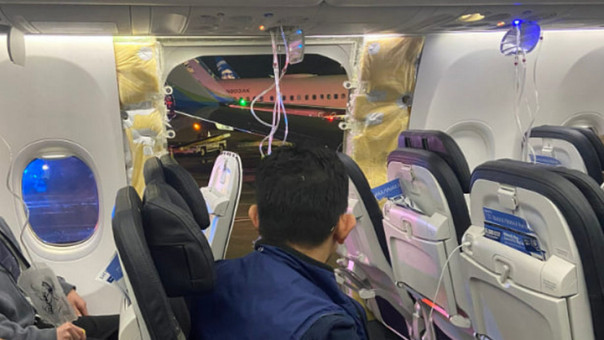 Американские авиакомпании нашли в "Боингах" незакрепленные детали