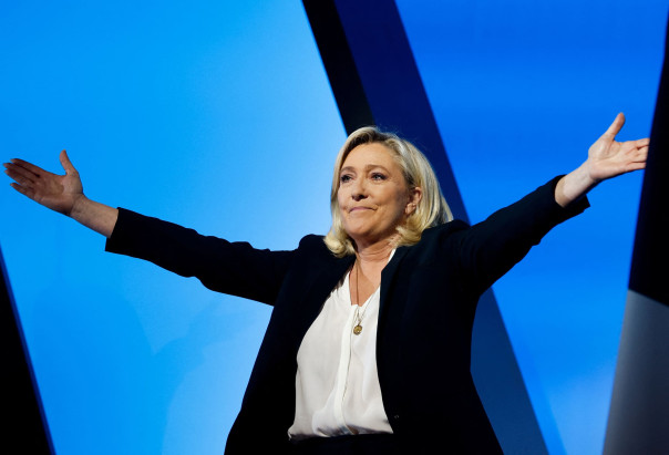 Дама бьет всех королей