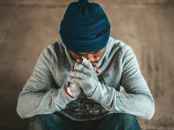 Десятки мигрантов устроили забастовку на российском заводе и были уволены