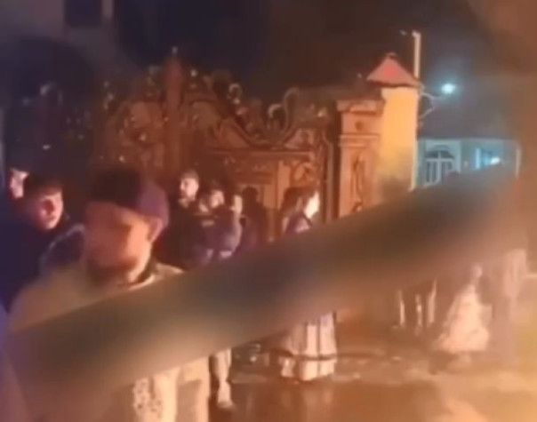 «Майдан» откуда не ждали: в нескольких закарпатских селах многочисленный цыганский табор восстал против киевского беззакония