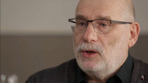 Писатель Борис Акунин объявлен в розыск МВД России