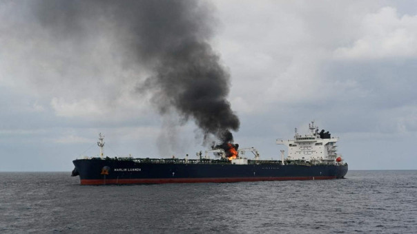 Хуситы запретили судам США и Великобритании заходить в воды Красного моря