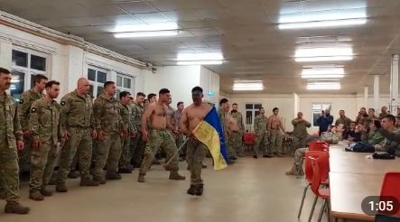 "ДЫкi танцi": В НАТО продолжают учить ВСУ жутким смертельным боевым техникам