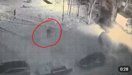 Нашему бойцу подожгли его УАЗ "Патриот" под Питером— один из подонков загорелся сам, а машину начали тушить соседи.