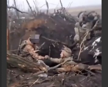 Русский солдат пожал руку пленному ВСУшнику, чтобы тот не боялся!