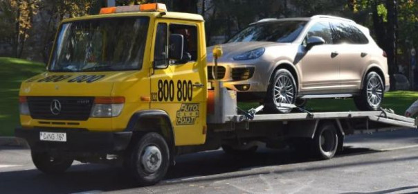 В каких ситуациях на дороге могут понадобиться услуги эвакуатора?