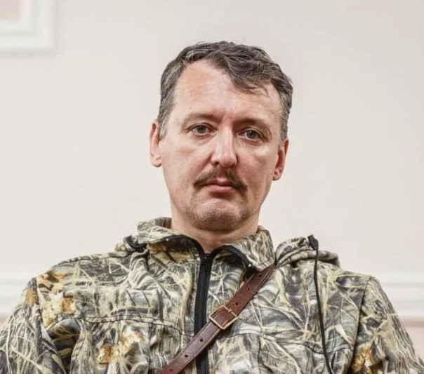 Осужденный бывший министр обороны ДНР Игорь Стрелков может отправиться добровольцем на фронт из колонии, - адвокат Молохов