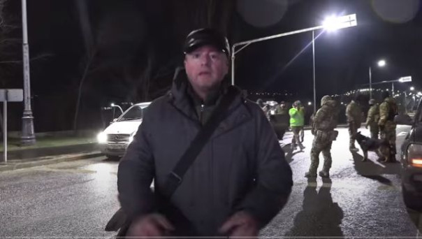 Военная полиция России патрулирует Луганск (Репортаж Патрика Ланкастера)