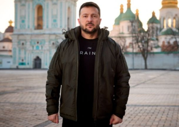 Зеленский обвинил в сдаче Авдеевки своих западных кураторов